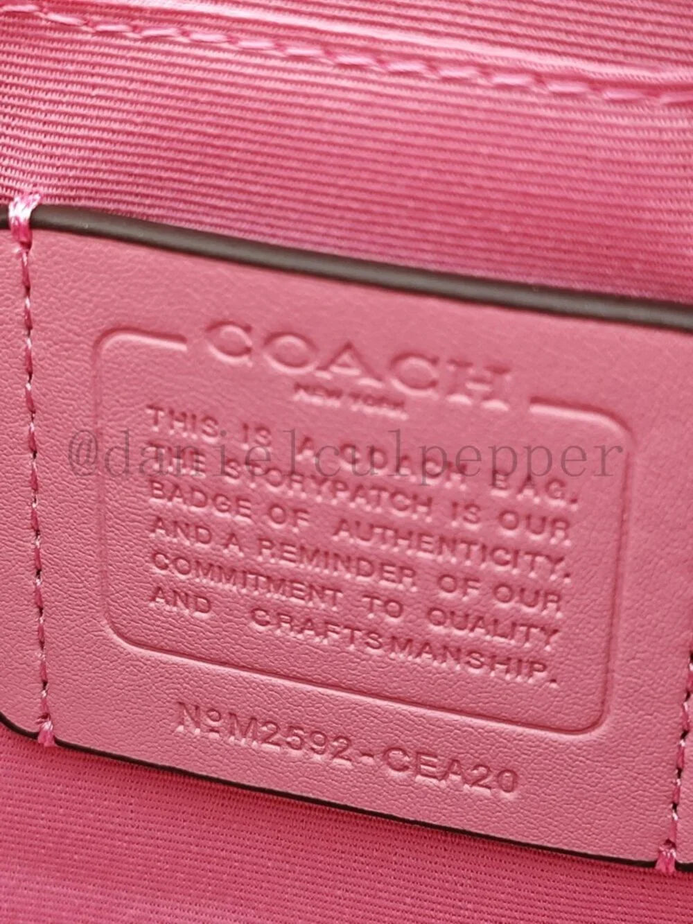 ๐๐Coach Teri Shoulder Bag In Signature Canvas With Charms pink - Picture 2 of 12